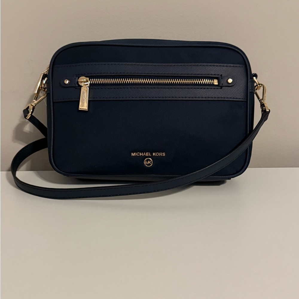 NWT MK Navy Jet Set Charm Cross Body Bag